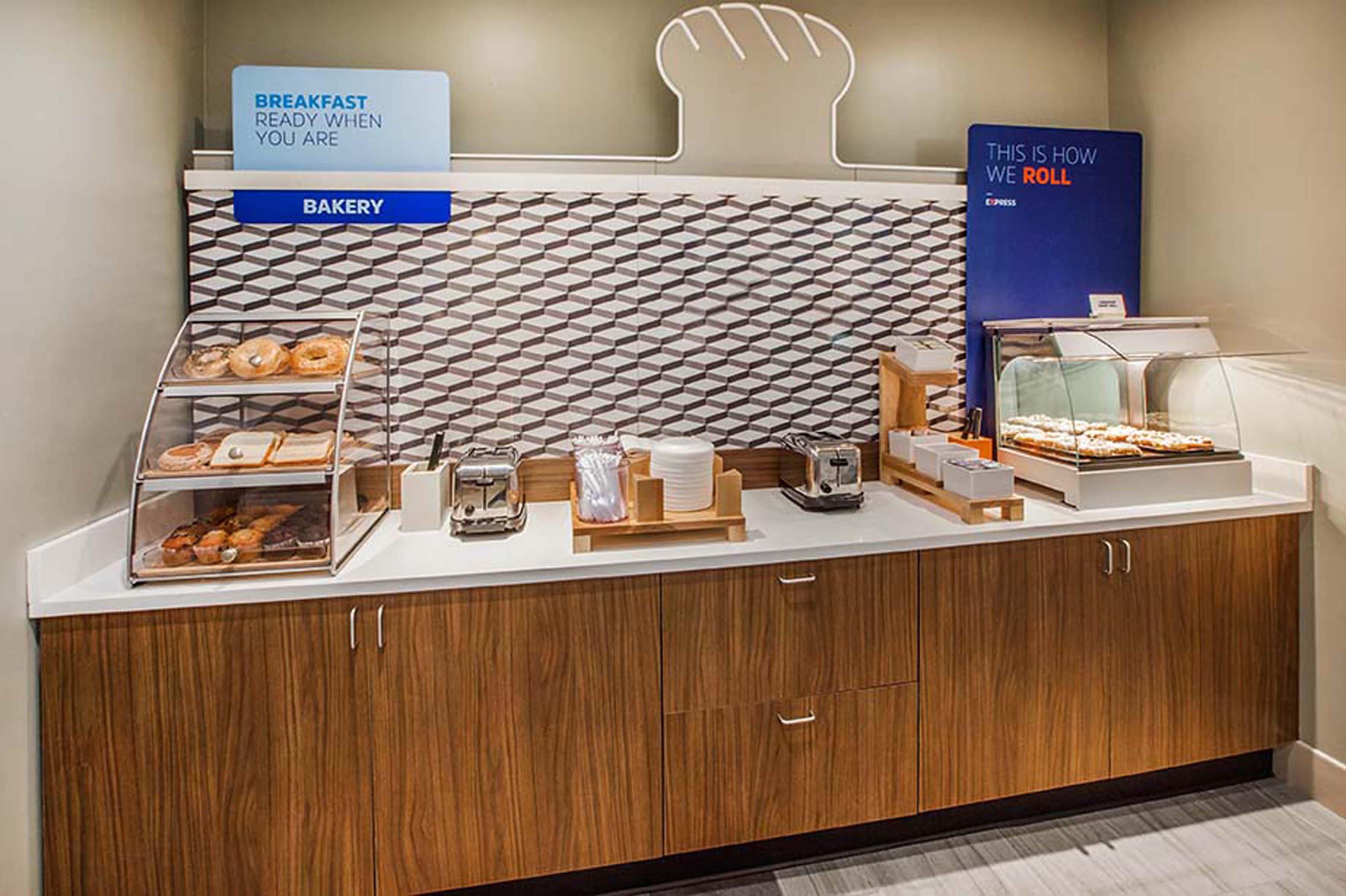 Holiday Inn Express Niles By Ihg Exterior foto