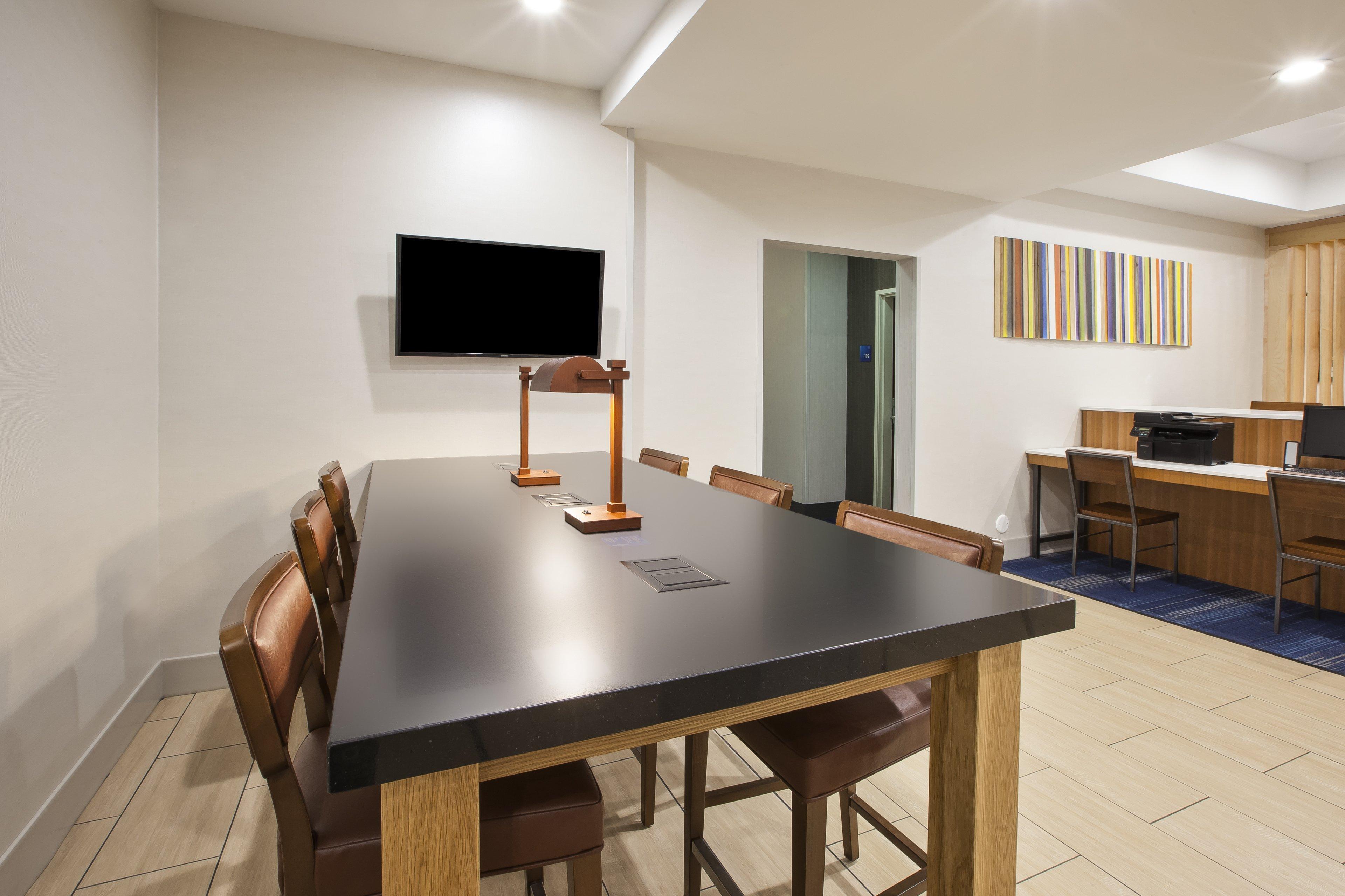 Holiday Inn Express Niles By Ihg Exterior foto